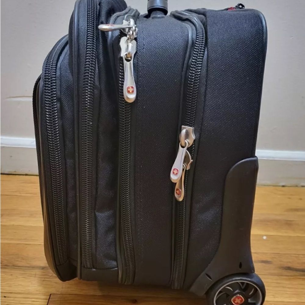 Patriot wheeled travel luggage - Picture 8 of 16